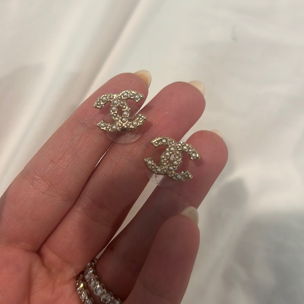Chanel logo earrings. Impossible to find